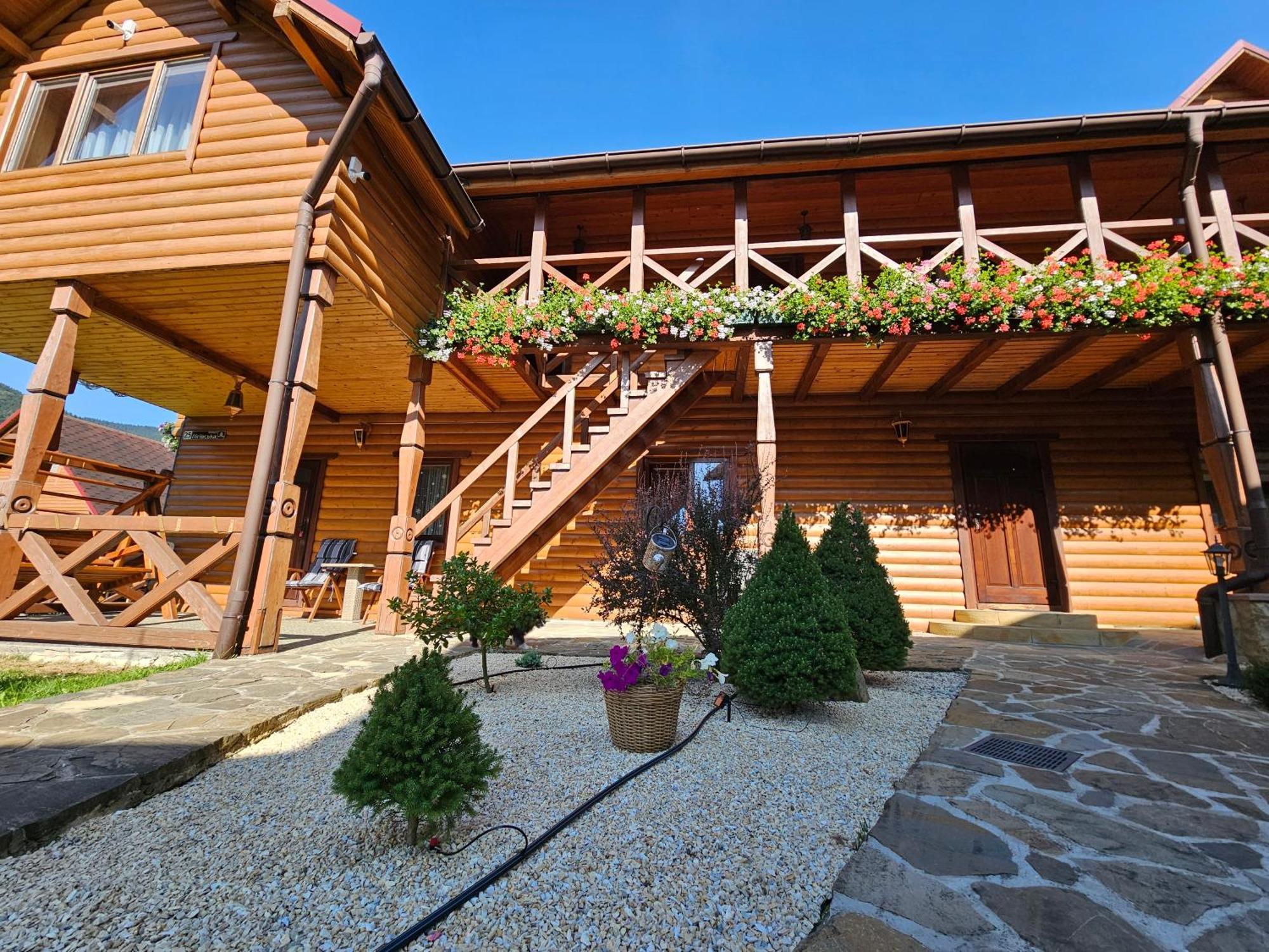 Guesthouse Kolo Druziv Tatariv Dış mekan fotoğraf